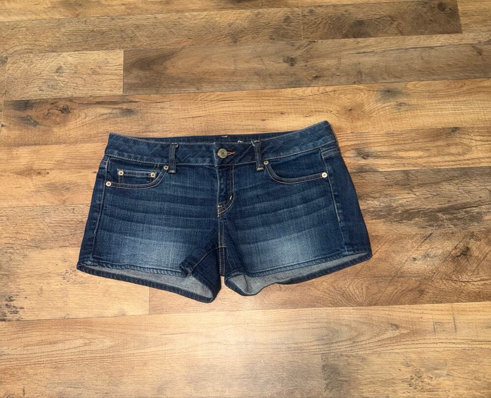 American Eagle women’s stretch blue jeans shorts